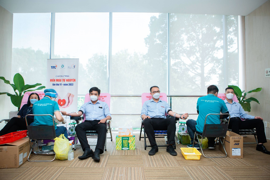 Hiến máu tự nguyện “Niềm vui từ lòng nhân ái” lần thứ 11 năm 2022 - Ảnh 3. Hiến máu tự nguyện “Niềm vui từ lòng nhân ái” lần thứ 11 năm 2022 - Ảnh 3.