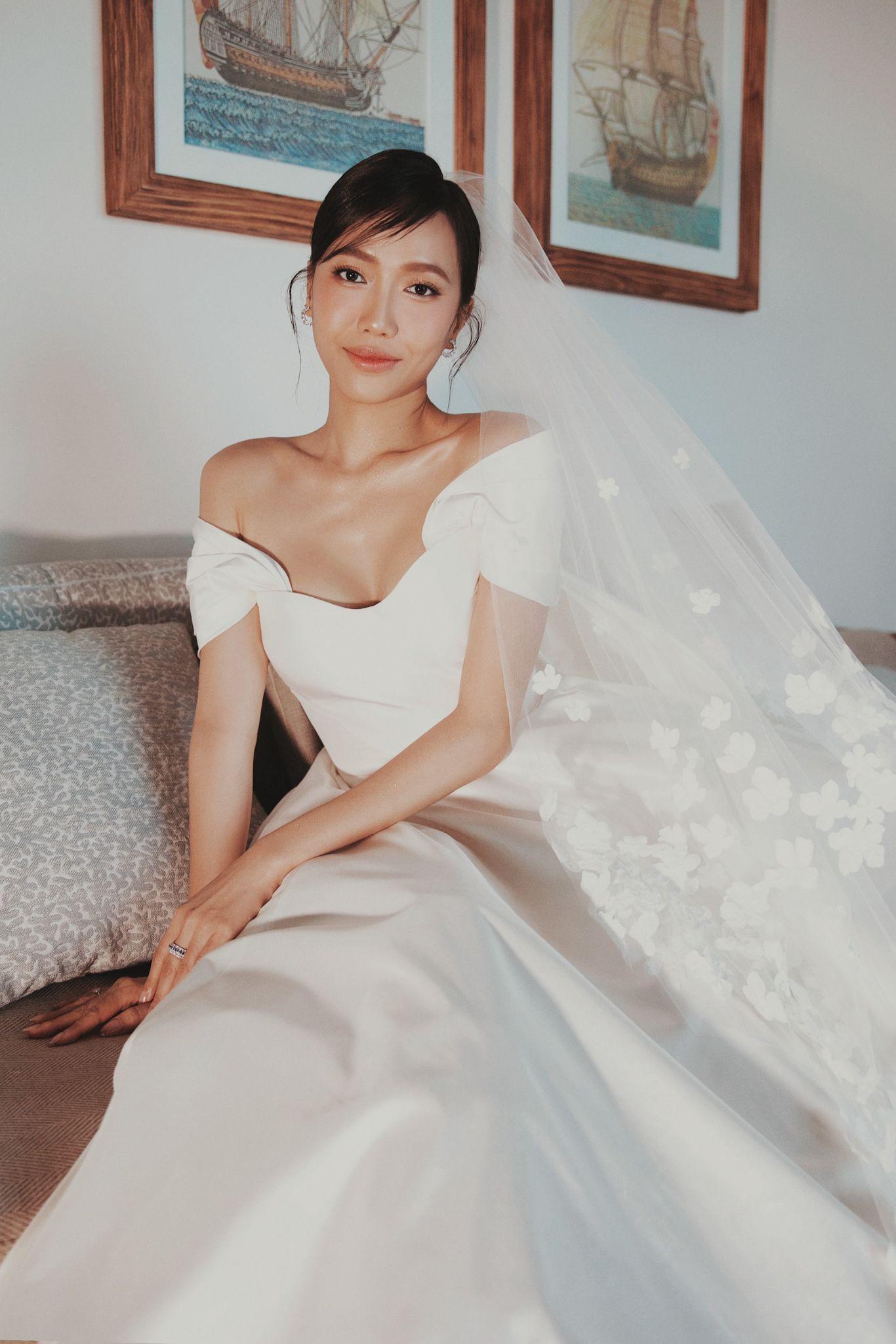 Sao Việt chuộng váy cưới độc lạ Vợ Hồ Gia Hùng ấn tượng với tông đen