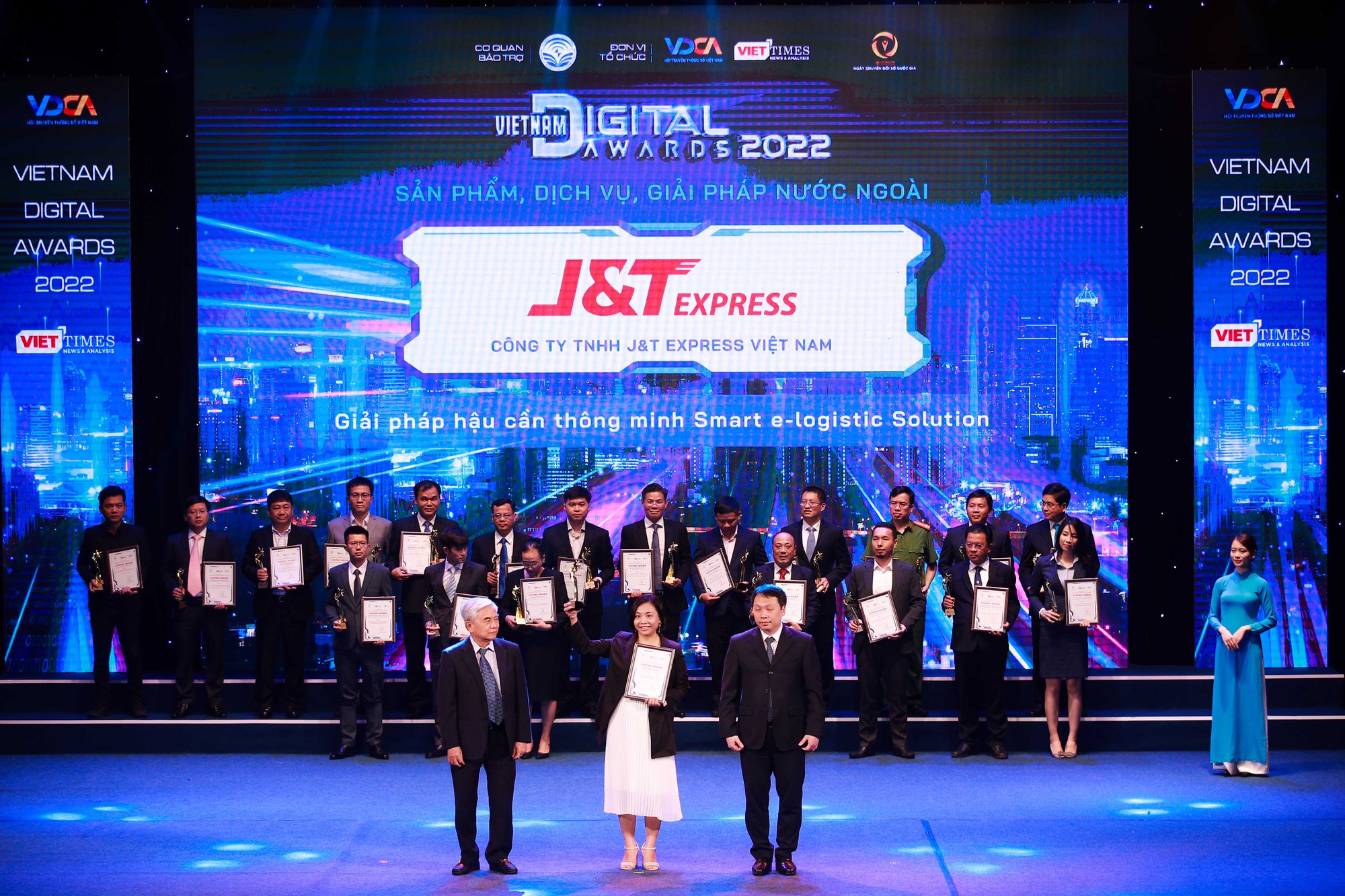 J&T Express nhận giải thưởng chuyển đổi số Vietnam Digital Awards 2022 - Ảnh 1.