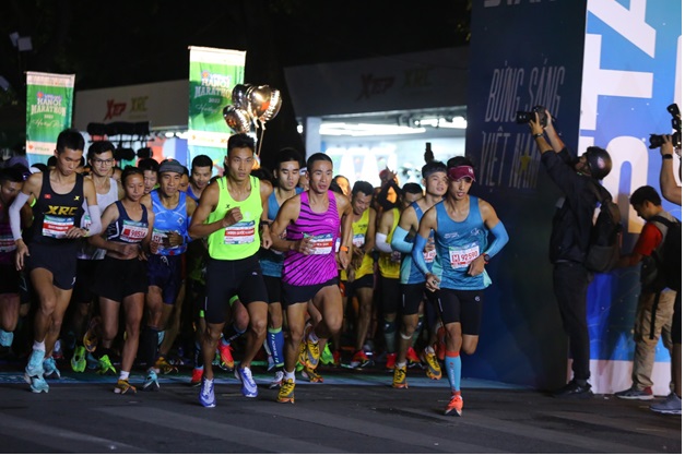 Giải chạy Quốc tế VPBank Hanoi Marathon 2022: cuộc đua bứt tốc ngoạn mục - Ảnh 2.