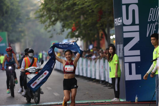 Hơn 10.000 VĐV tham gia cuộc đua gay cấn tại VPBank Hanoi Marathon 2022 - Ảnh 4.