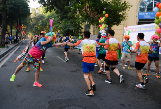 Hơn 10.000 VĐV tham gia cuộc đua gay cấn tại VPBank Hanoi Marathon 2022 - Ảnh 8.