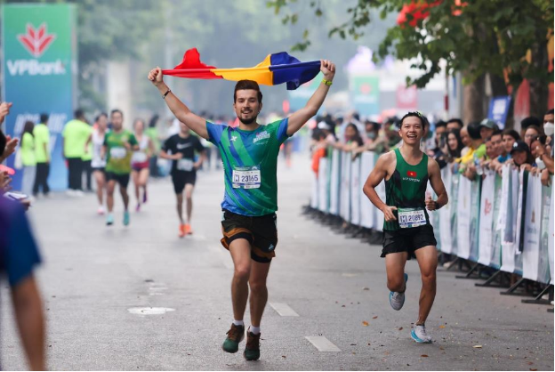 Hơn 10.000 VĐV tham gia cuộc đua gay cấn tại VPBank Hanoi Marathon 2022 - Ảnh 9.