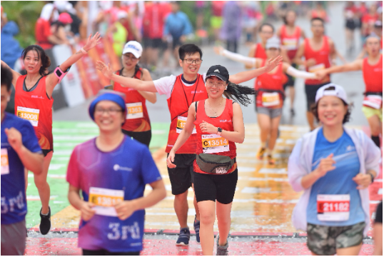 Đỗ Quốc Luật, Nguyễn Thị Oanh vô địch giải Hà Nội Marathon Techcombank - Ảnh 1.