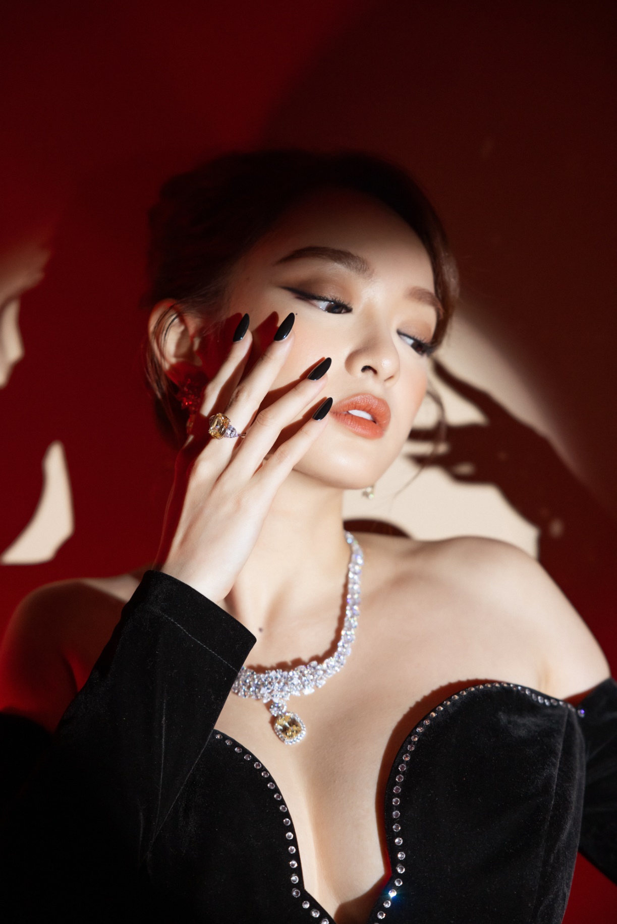 Kaity Nguyễn kiêu sa cùng trang sức Hera Jewelry & Diamonds - Ảnh 2.