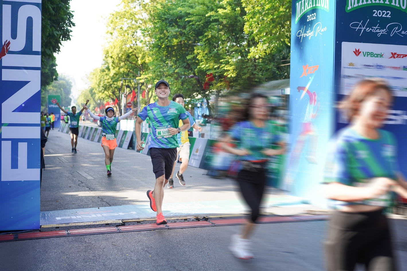 Những vận động viên gây ấn tượng đặc biệt tại VPBank Hanoi Marathon 2022 - Ảnh 3.