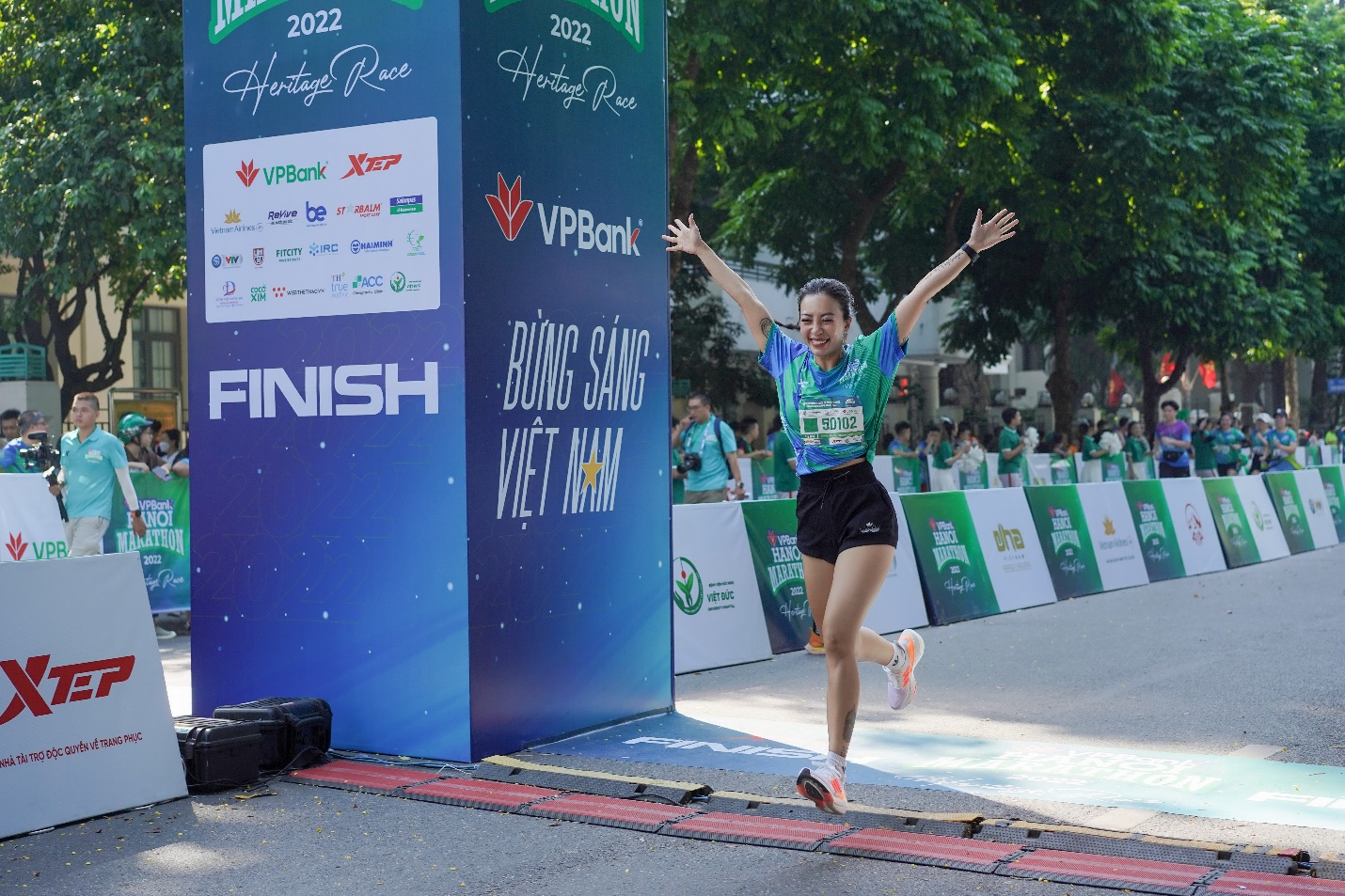 Những vận động viên gây ấn tượng đặc biệt tại VPBank Hanoi Marathon 2022 - Ảnh 4.