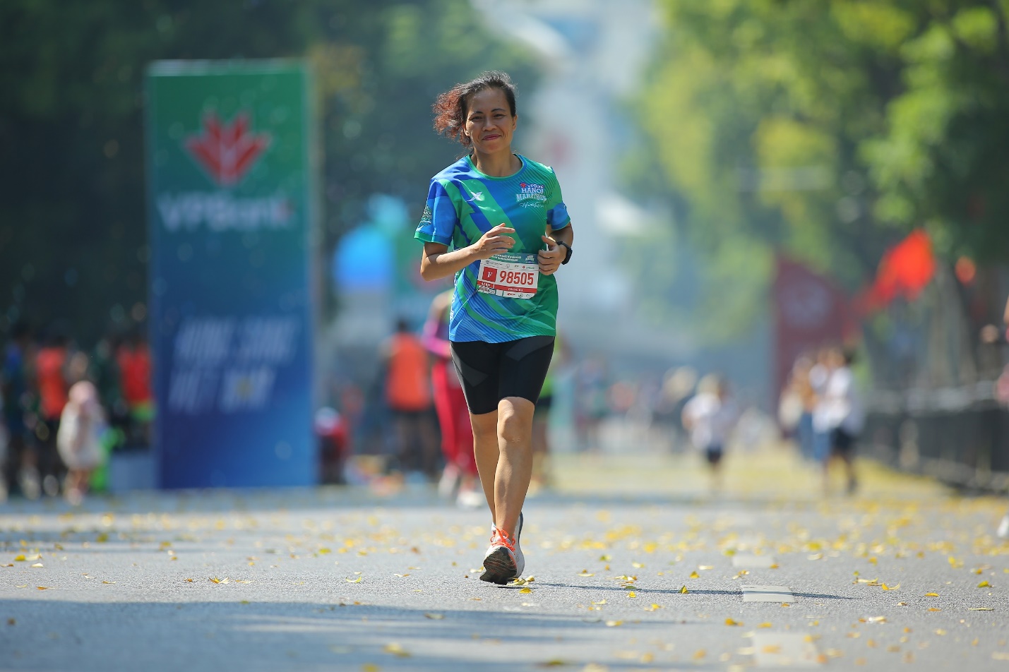 Những vận động viên gây ấn tượng đặc biệt tại VPBank Hanoi Marathon 2022 - Ảnh 6.
