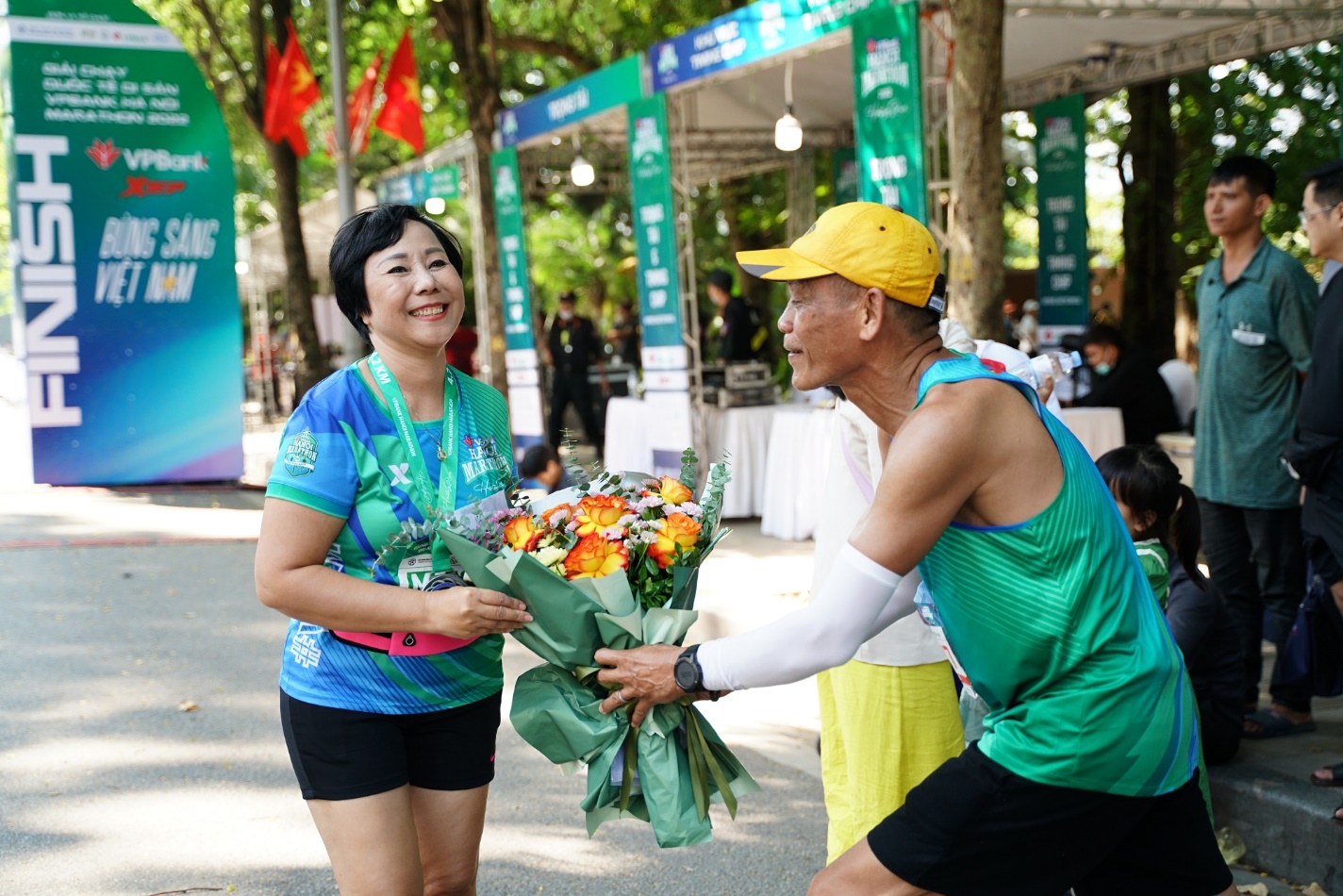 Những vận động viên gây ấn tượng đặc biệt tại VPBank Hanoi Marathon 2022 - Ảnh 7.