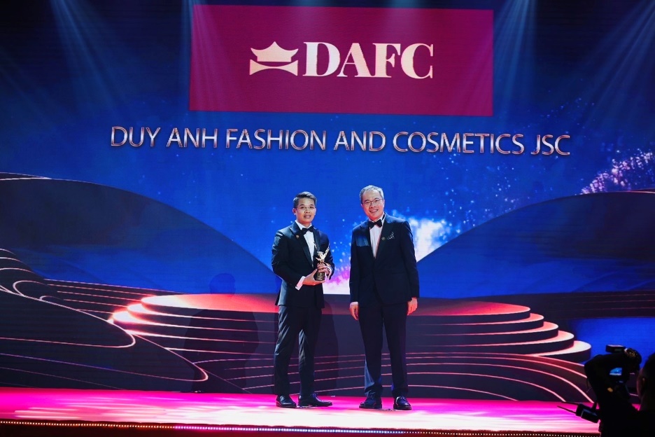 DAFC - Công ty của tỷ phú Johnathan Hạnh Nguyễn giật giải APEA 2022 - Ảnh 2.