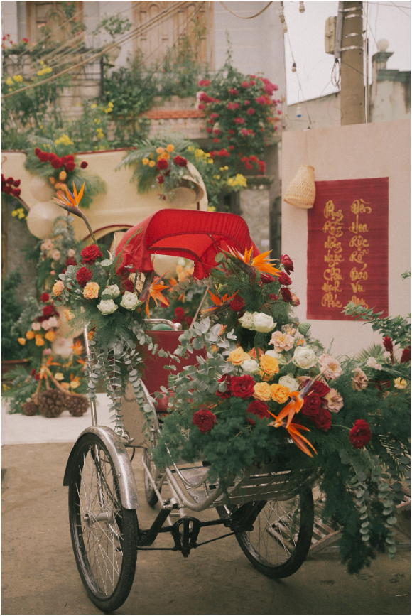 Tinh thần trong lễ gia tiên của MC Liêu Hà Trinh, gợi nhớ đám cưới thập niên 70 - Ảnh 9.