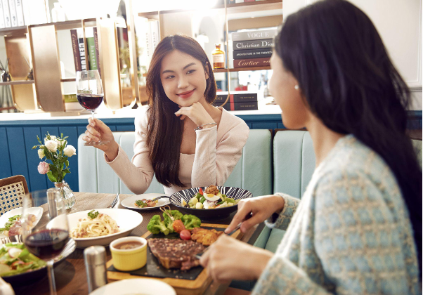 L&acirc;u rồi kh&ocirc;ng l&atilde;ng mạn c&ugrave;ng nhau, gh&eacute; ngay Le Monde Steak - điểm hẹn l&yacute; tưởng cho dịp 20/10 để h&acirc;m n&oacute;ng t&igrave;nh cảm - Ảnh 3.