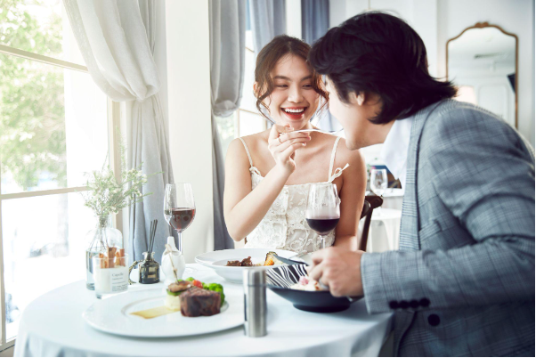 L&acirc;u rồi kh&ocirc;ng l&atilde;ng mạn c&ugrave;ng nhau, gh&eacute; ngay Le Monde Steak - điểm hẹn l&yacute; tưởng cho dịp 20/10 để h&acirc;m n&oacute;ng t&igrave;nh cảm - Ảnh 7.