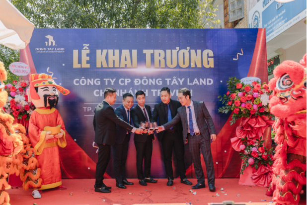 Đông Tây Land Miền Bắc khai trương văn phòng mới tại TP Vinh - Ảnh 2.