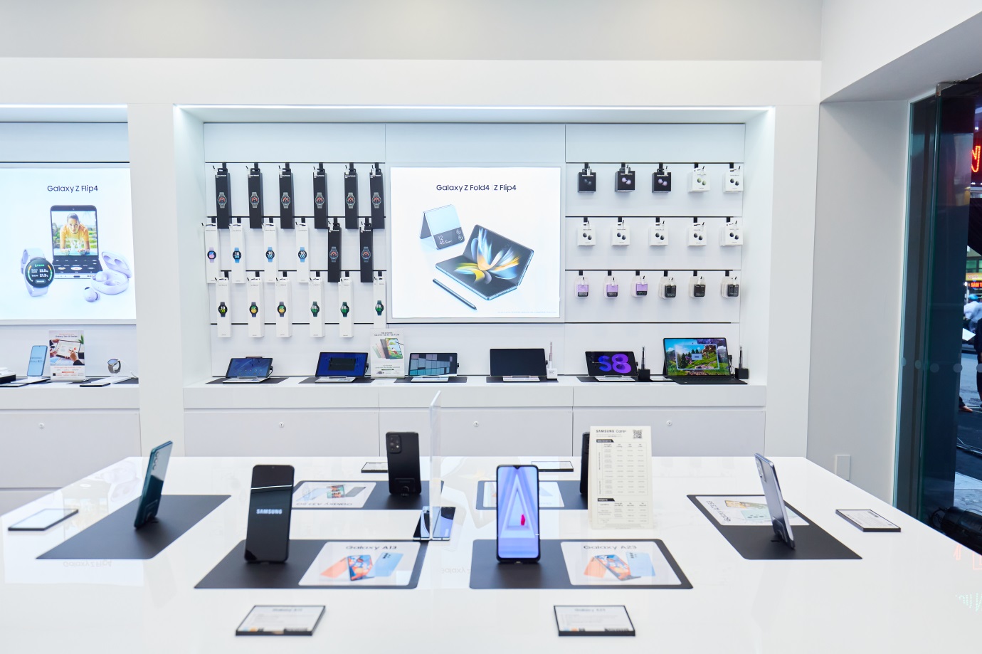 Khai trương chuỗi cửa hàng trải nghiệm Samsung Galaxy House - Ảnh 2.