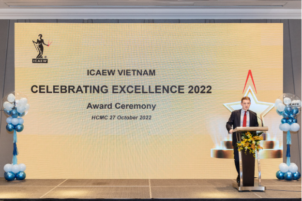 ICAEW trao bằng, chứng chỉ và danh vị cho học viên tại Việt Nam - Ảnh 4.