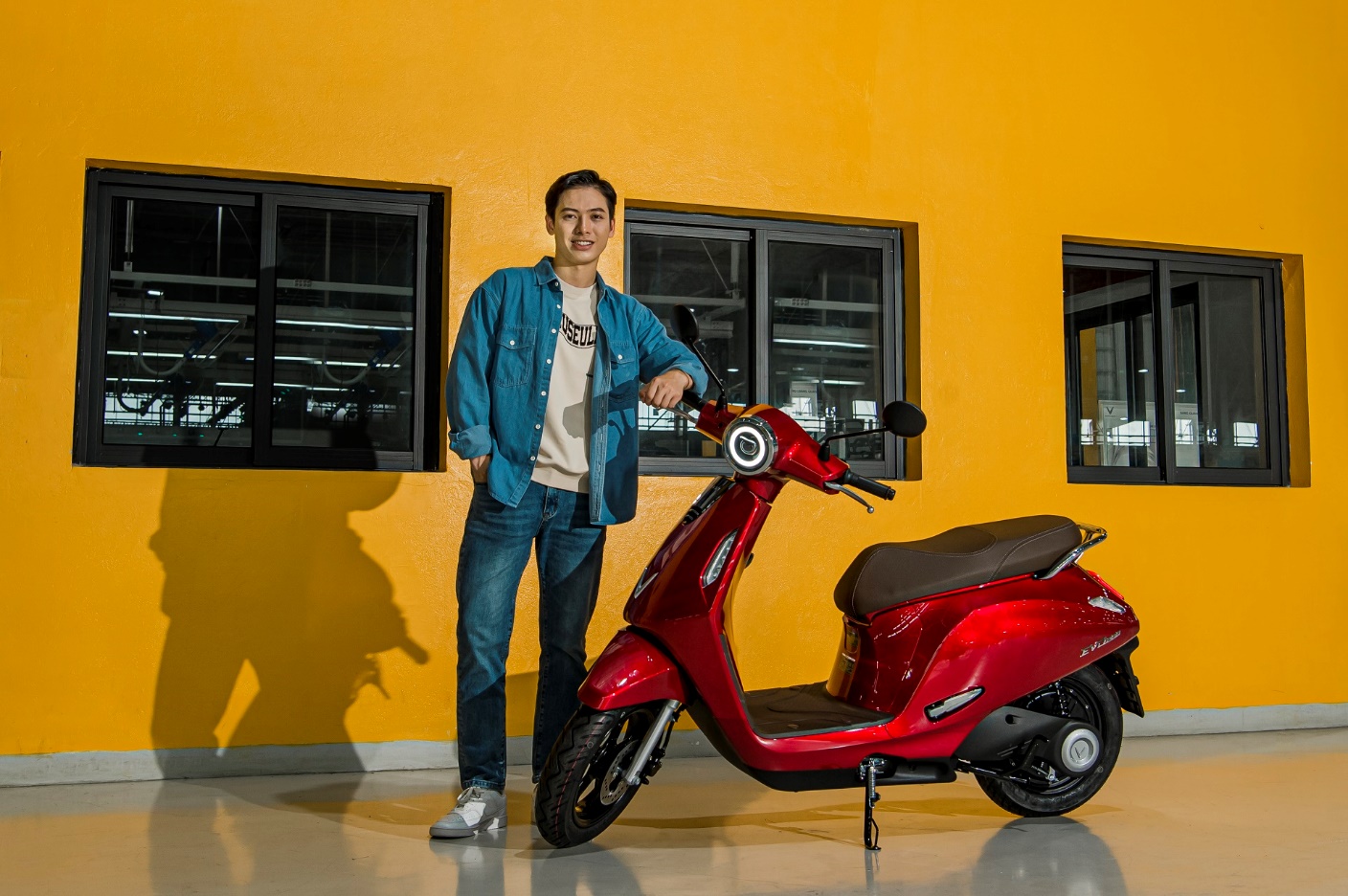 Giới trẻ Việt háo hức chờ nhận “xe máy điện quốc dân” VinFast Evo200 - Ảnh 4.