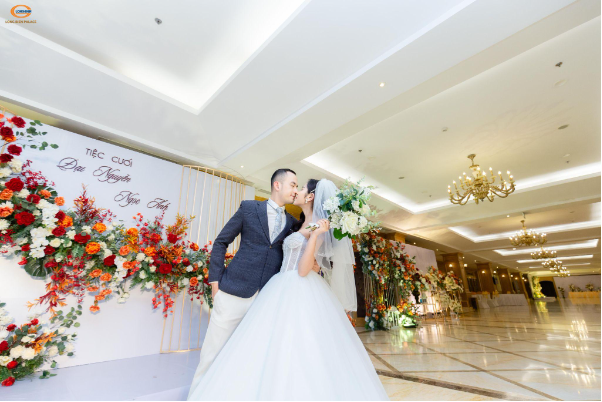 Tổ chức đ&aacute;m cưới trong mơ với chi ph&iacute; trọn g&oacute;i tại Long Bi&ecirc;n Palace - Ảnh 1.