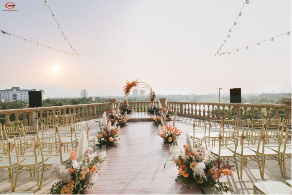 Tổ chức đ&aacute;m cưới trong mơ với chi ph&iacute; trọn g&oacute;i tại Long Bi&ecirc;n Palace - Ảnh 2.