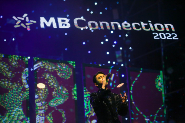 Văn Mai Hương, Hà Nhi, Rapper Đen cùng các ca sĩ xuất hiện trong đêm nhạc tri ân của MB - Ảnh 5.