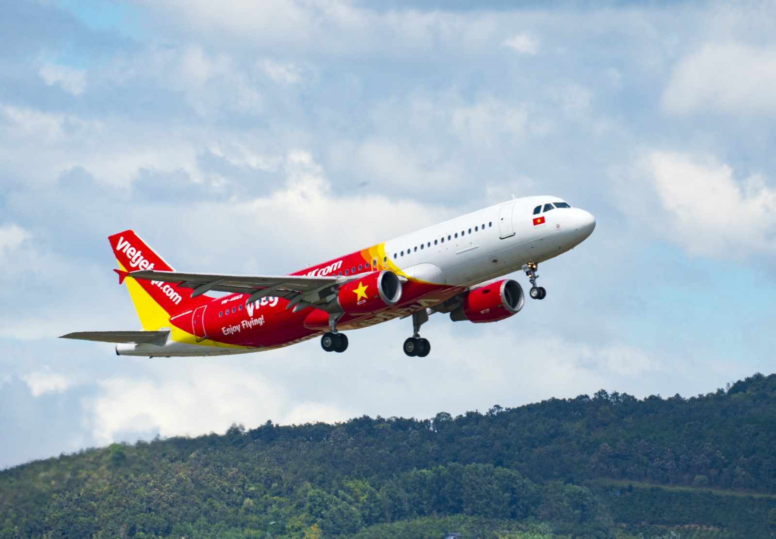 Đặt vé Vietjet, nhận trăm ngàn voucher tổng giá trị đến 15 tỷ đồng - Ảnh 1.