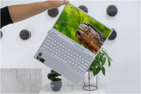 Notebook Fujitsu UH-X 2022: Trợ lý thông minh cho doanh nhân 4.0 - Ảnh 2.