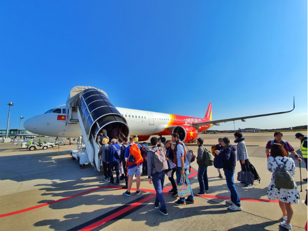 To welcome the year-end festival season, Vietjet immediately offers a voucher of up to 500,000 VND to all customers - Photo 1.
