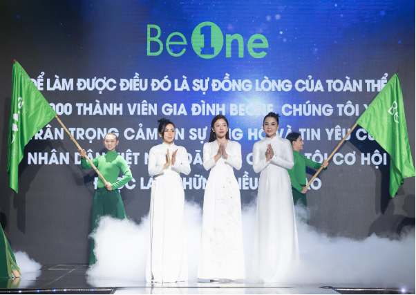 Ca sĩ Hồ Ngọc Hà bùng cháy ở sự kiện ra mắt BeOne vị chuối - Ảnh 4.