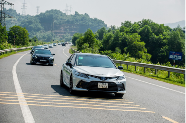 Vừa tiết kiệm nhiên liệu, vừa bảo vệ môi trường, xe Hybrid ngày càng thu hút khách hàng Việt - Ảnh 3.