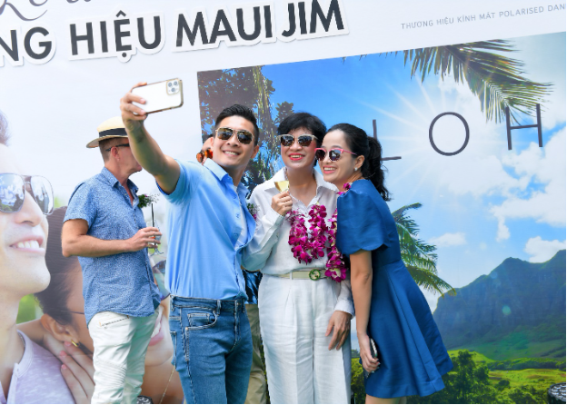 Hoa hậu Hà Kiều Anh, Ngọc Châu đến chúc mừng AR GROUP trở thành đại diện chính thức của thương hiệu mắt kính Maui Jim tại Việt Nam - Ảnh 2.