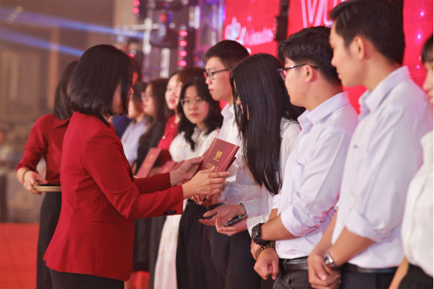 VUS vinh danh hơn 1000 trợ giảng ngày Nhà giáo Việt Nam - Ảnh 1.