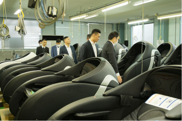 Chủ tịch HĐQT Toshiko chia sẻ lý do hợp tác sản xuất ghế massage với Aioi Denshi - Ảnh 1.
