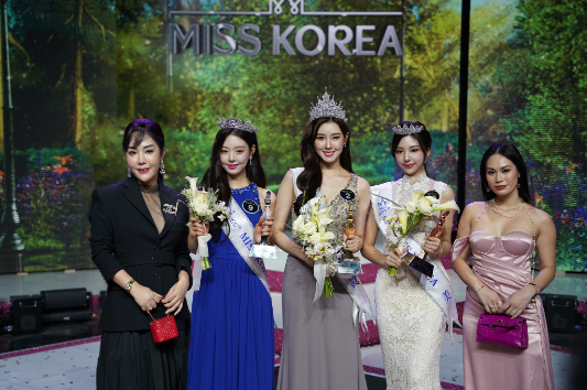 Doanh nhân Việt Nam trao giải thưởng cho cuộc thi sắc đẹp hàng đầu Hàn Quốc - Ảnh 1.