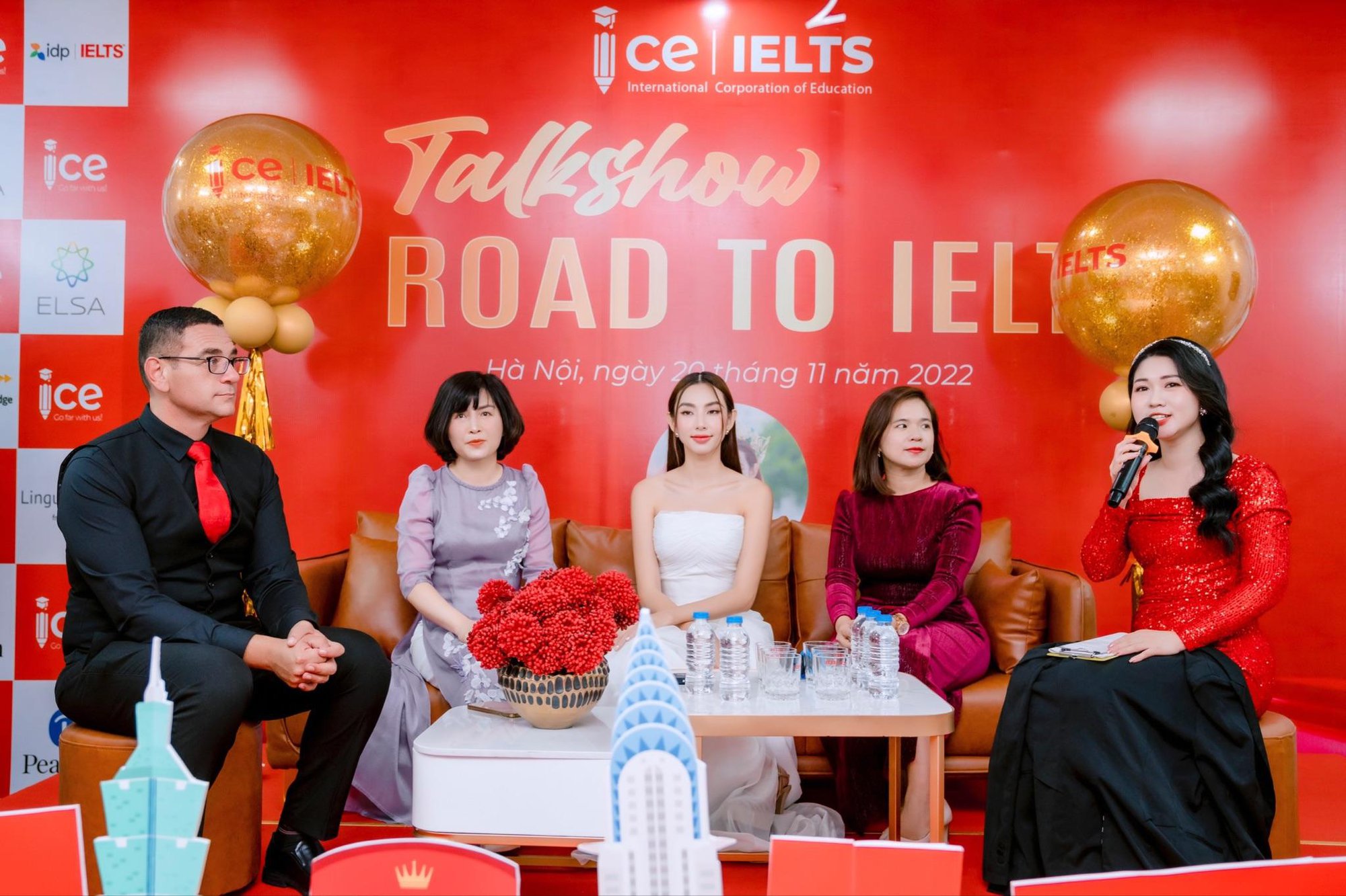 Hàng ngàn người đến ICE IELTS để giao lưu cùng Hoa hậu Thuỳ Tiên - Ảnh 3.