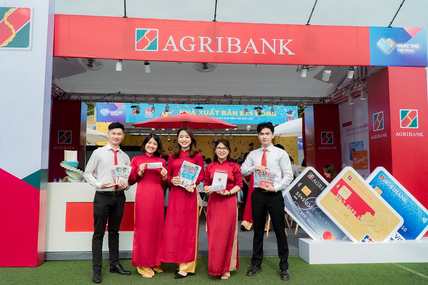 Agribank dẫn đầu tốc độ tăng trưởng tỉ lệ giao dịch thanh toán chạm - Ảnh 2.