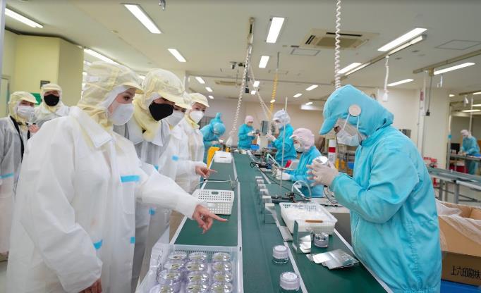 Huyền Baby cùng hệ thống phân phối tham quan nhà máy dược mỹ phẩm sản xuất Lavish tại Nhật - Ảnh 5.