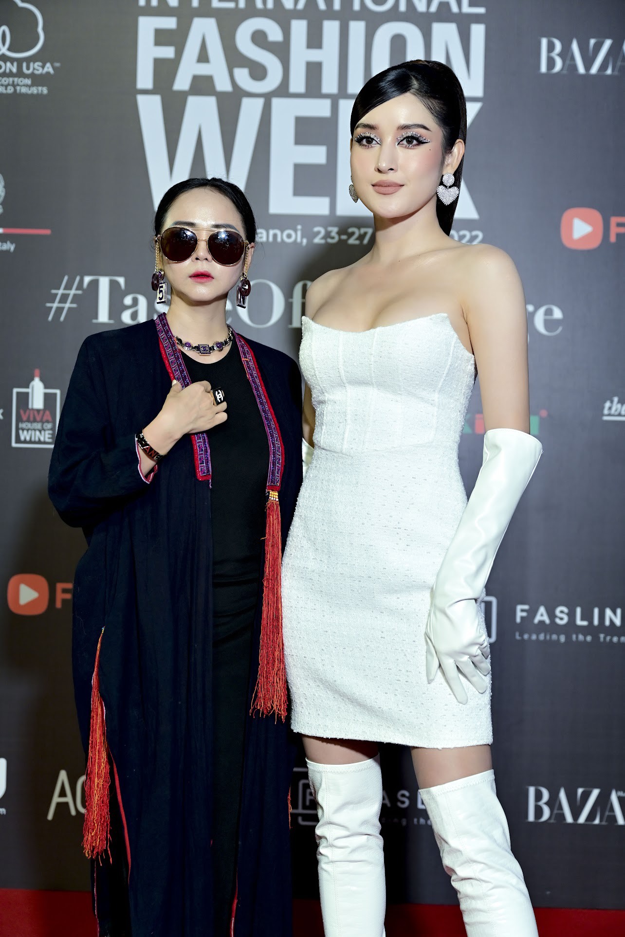 NTK Thanh Hương Bùi thưởng thức show thời trang cùng bà &quot;trùm&quot; làng Mốt - Ảnh 2.