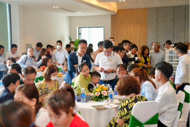 The Ori Garden - Seaview Tower nhộn nhịp khách hàng tại sự kiện trải nghiệm sa bàn - Ảnh 2.