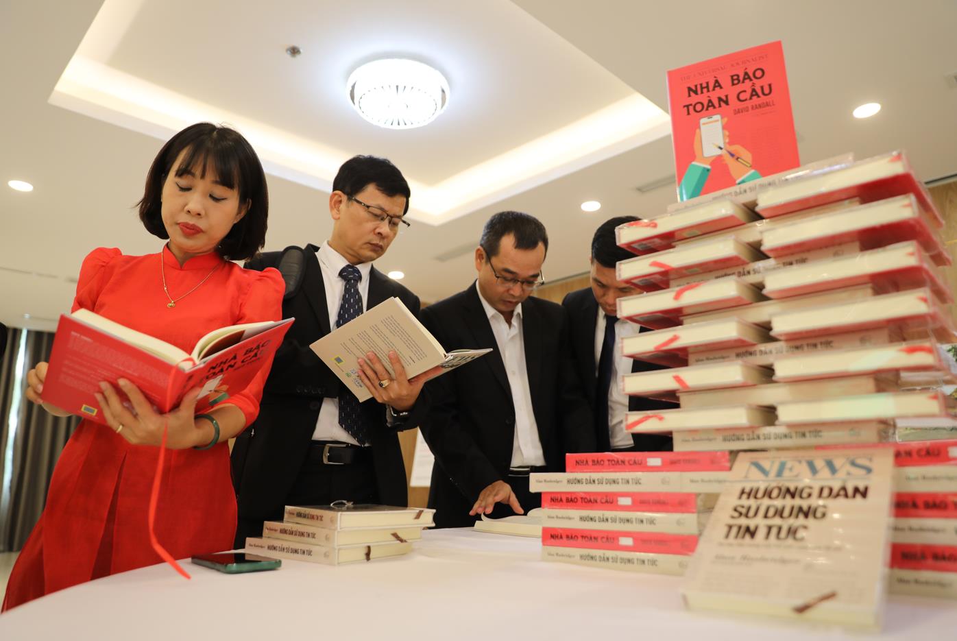 Dự án phát triển báo chí Việt Nam tổ chức ra mắt sách năm 2022 - Ảnh 3.