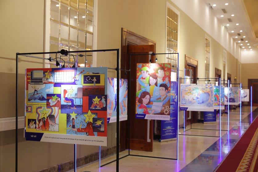 Hành trình sự nghiệp hạnh phúc qua lăng kính nghệ thuật tại triển lãm của VietnamWorks - Ảnh 1.