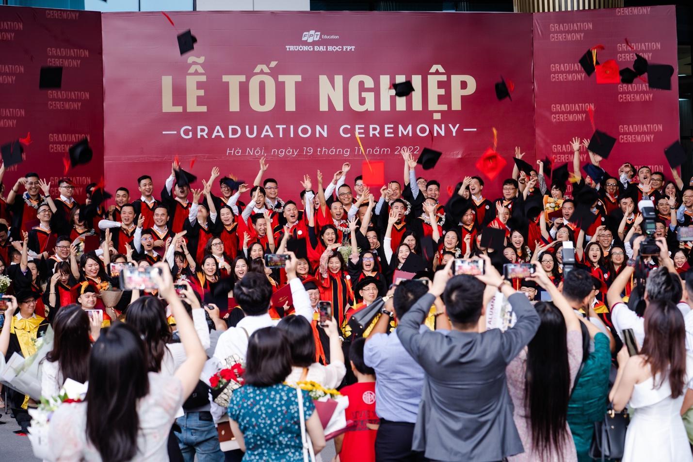 Ấn tượng lễ tốt nghiệp của Trường kinh doanh Top 2 Việt Nam - Ảnh 4.