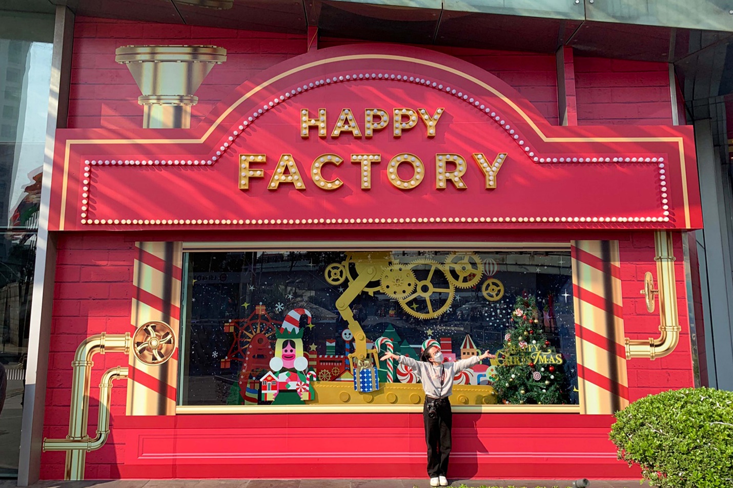 Đi tìm mùa Giáng sinh rực rỡ tại nhà máy sản xuất hạnh phúc Lotte Department Store - Ảnh 5.