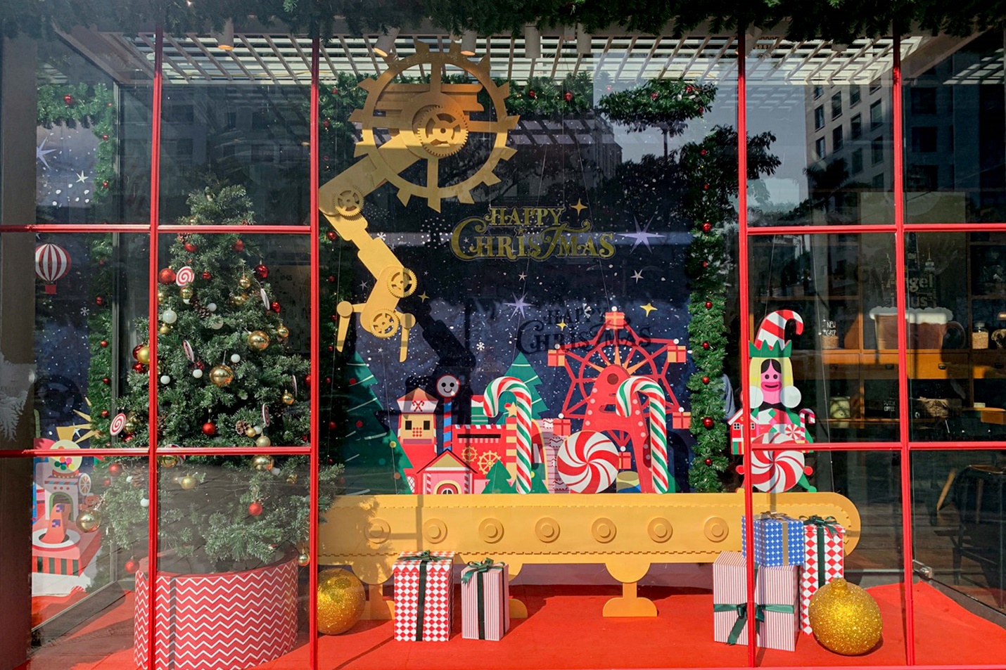 Đi tìm mùa Giáng sinh rực rỡ tại nhà máy sản xuất hạnh phúc Lotte Department Store - Ảnh 8.