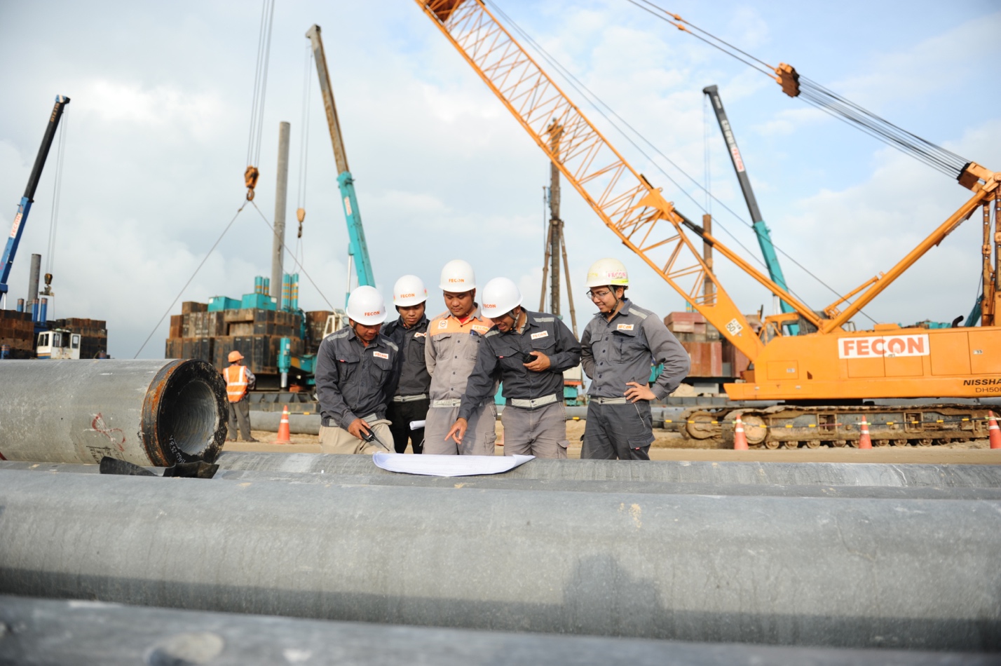 Doanh nghiệp xây dựng: Cơ hội từ giải ngân vốn đầu tư công - Ảnh 2.