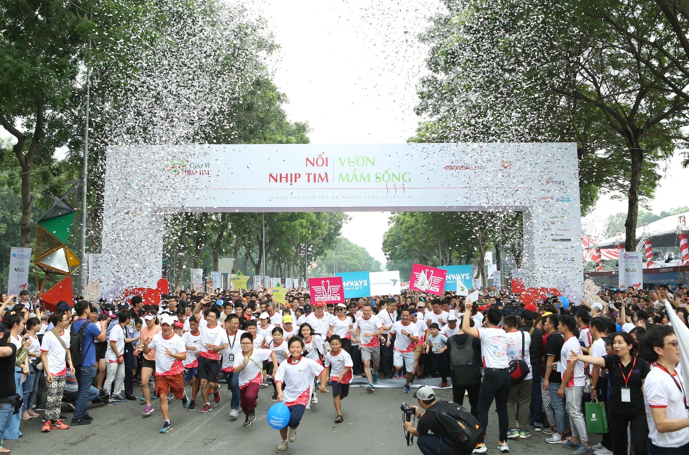 Chạy Vì Trái Tim: Chương trình từ thiện được đông đảo nghệ sĩ Việt đồng hành gần một thập kỷ - Ảnh 1.
