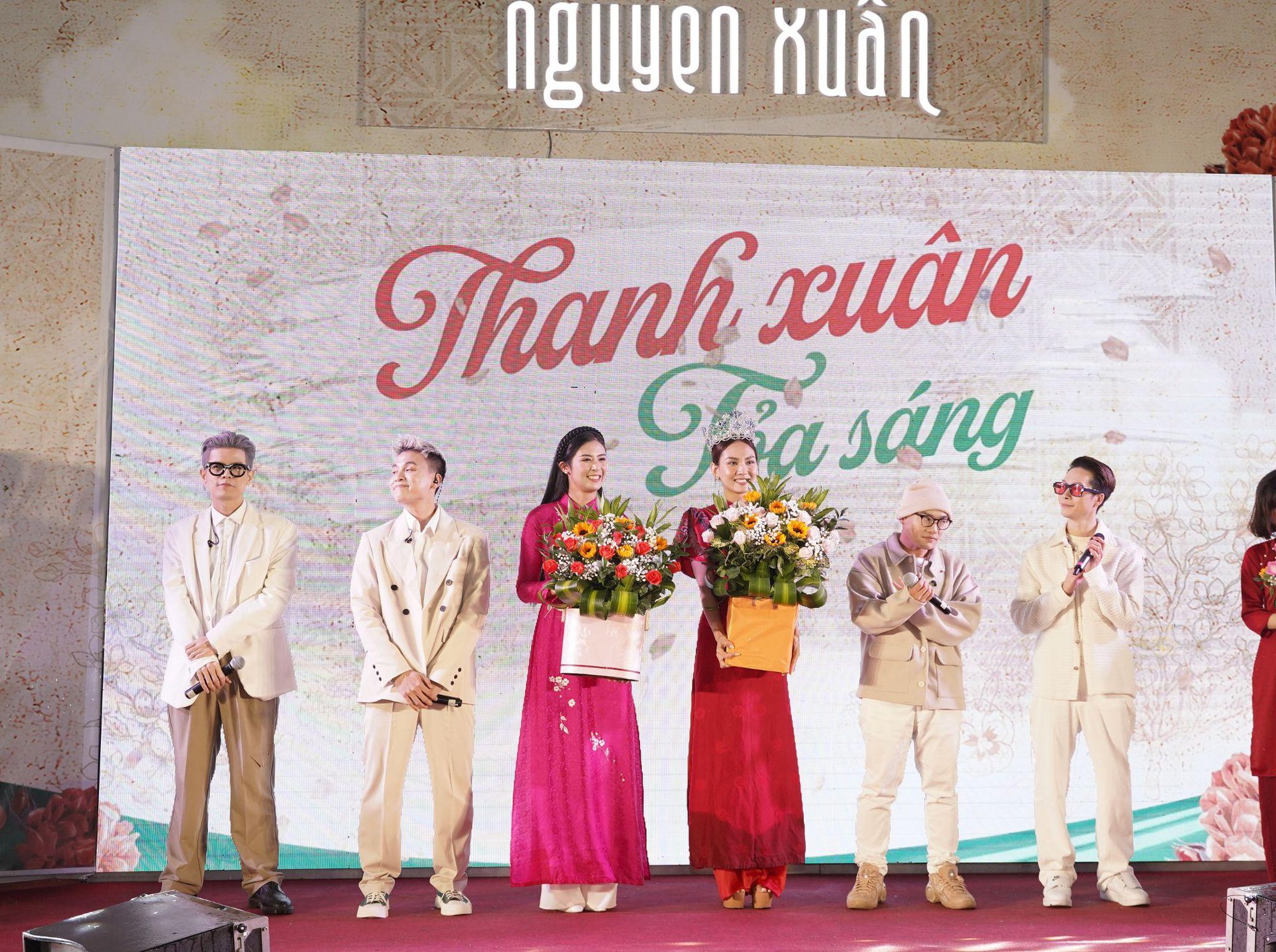 Hoa hậu Mai Phương, Hoa hậu Ngọc Hân, Da LAB hội ngộ tại sự kiện “Thanh Xuân Là Đây” - Ảnh 1.