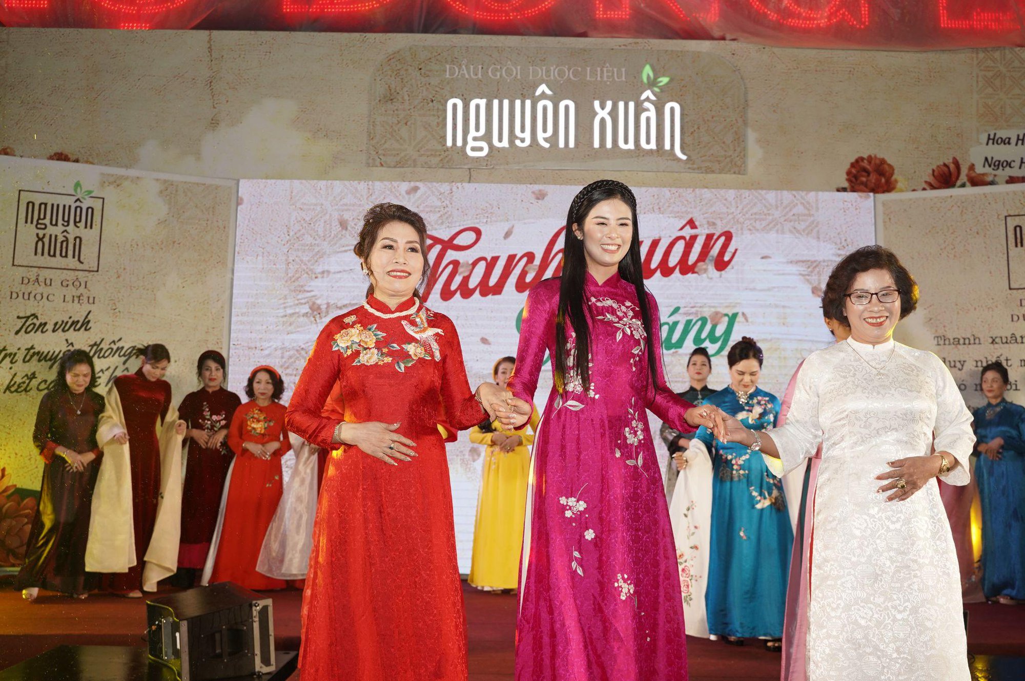 Hoa hậu Mai Phương, Hoa hậu Ngọc Hân, Da LAB hội ngộ tại sự kiện “Thanh Xuân Là Đây” - Ảnh 3.