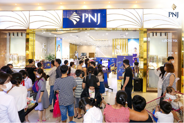 200.000 lượt tham gia ưu đãi trong tiệc mua sắm tháng 11 của PNJ - Ảnh 3.