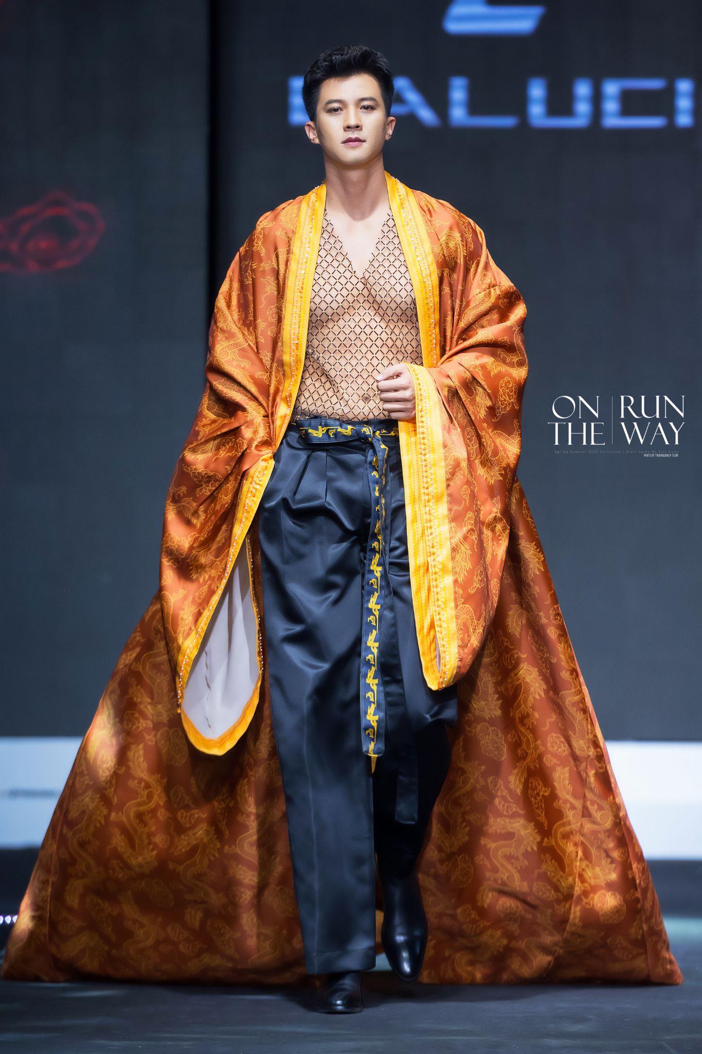 Caluci Fashion Show 2023: Noo Phước Thịnh, Hà Việt Dũng cùng dàn mẫu nam khuấy động tại Trung tâm Hội nghị Quốc gia - Ảnh 6.