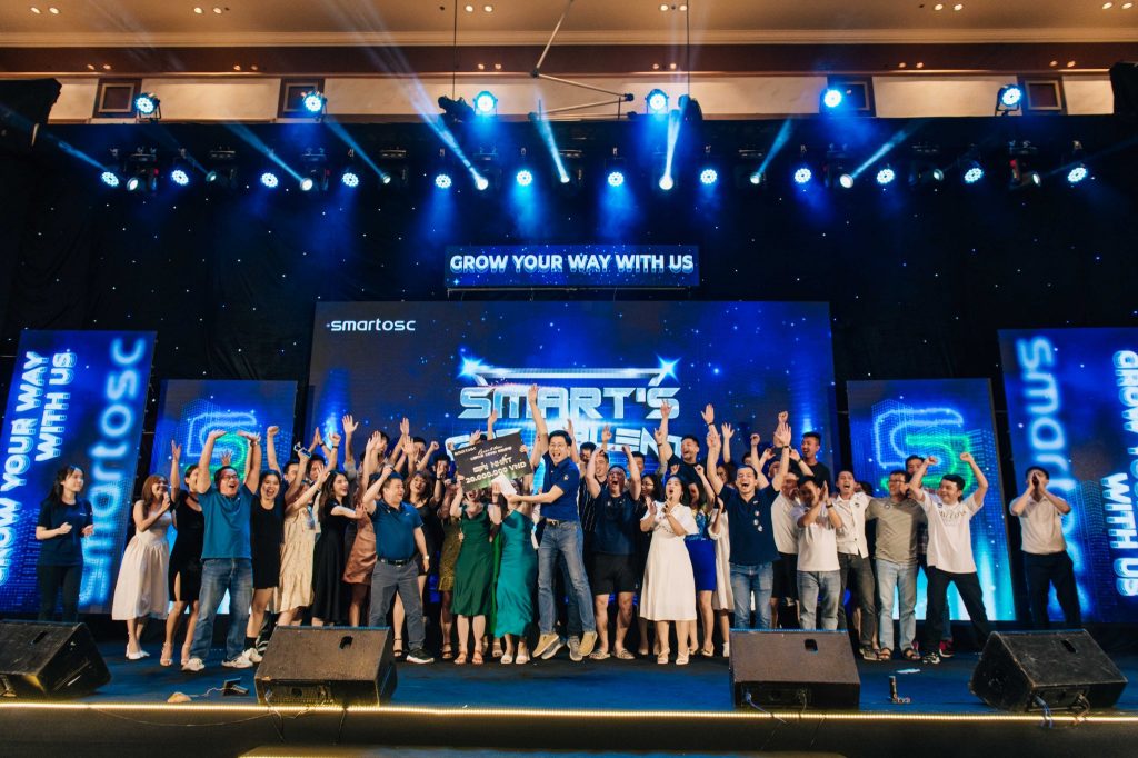 Smartosc đón nhận hai giải thưởng uy tín về nhân sự - Ảnh 1. Smartosc đón nhận hai giải thưởng uy tín về nhân sự - Ảnh 1.